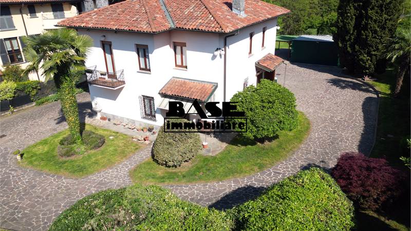 VILLA SIGNORILE CON GIARDINO DI OLTRE 1000 MQ