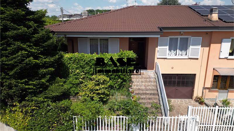 VILLETTA IN BIFAMILIARE CON GIARDINO