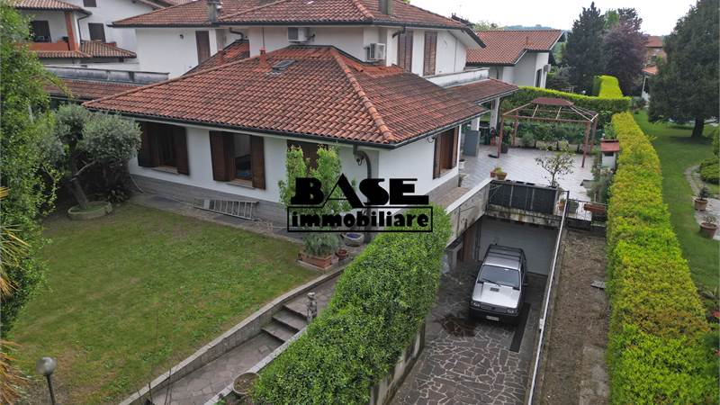 APPARTAMENTO IN VILLA CON AREA ESTERNA E BOX 
