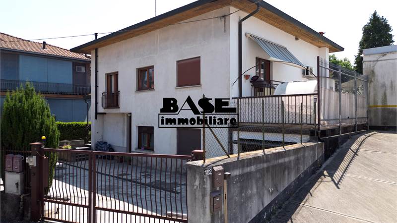 PORZIONE DI CASA CON TERRAZZO E BOX
