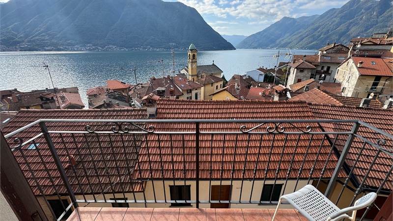 TRILOCALE CON STUPENDA VISTA LAGO