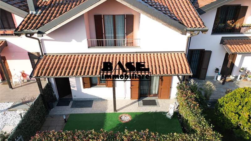 VILLETTA A SCHIERA RISTRUTTURATA CON BOX AUTO