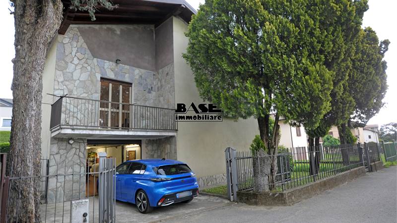 VILLA SINGOLA DA RISTRUTTURARE CON BOX DOPPIO