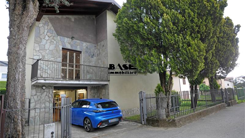 VILLA SINGOLA DA RISTRUTTURARE CON BOX DOPPIO