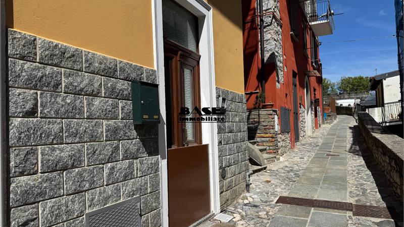 TRILOCALE SU DUE LIVELLI ABITATIVI CON CANTINA
