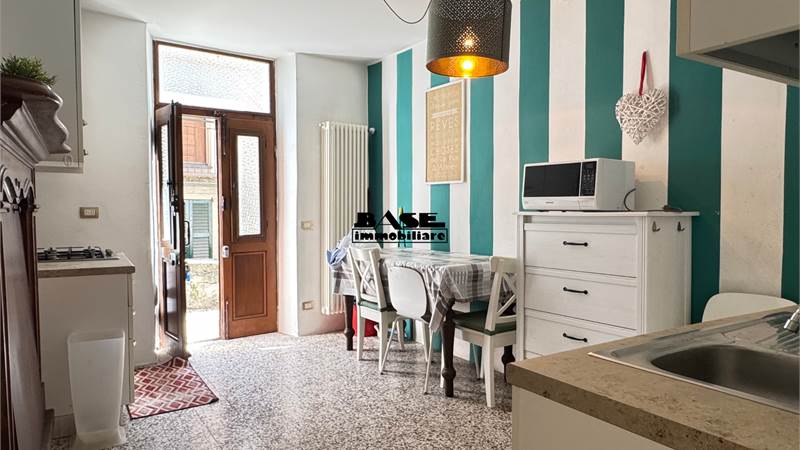 TRILOCALE SU DUE LIVELLI ABITATIVI CON CANTINA