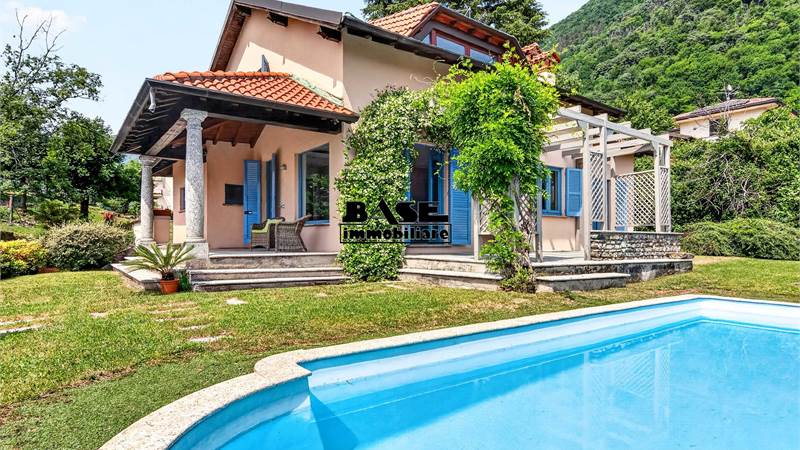 VILLA CON RIFUGIO ANTIATOMICO, PISCINA E BOX QUADRUPLO