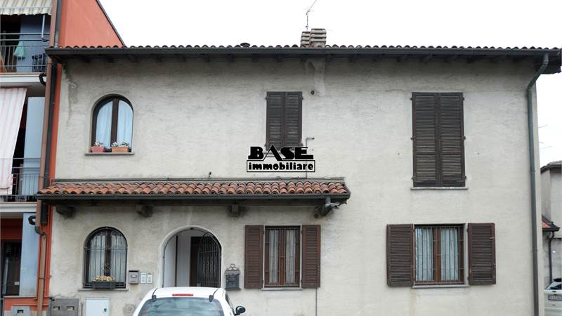 TRILOCALE IN CORTE CON AMPPI SPAZI INTERNI