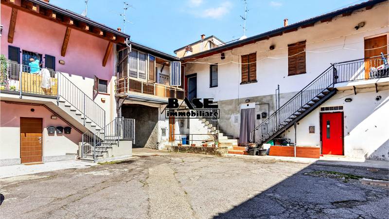 APPARTAMENTI IN CONTESTO DI CORTE CON BOX DOPPIO E GIARDINO