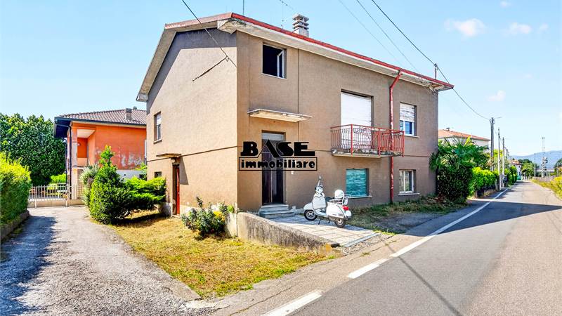 CASA SINGOLA DA AMMODERNARE SU DUE LIVELLI