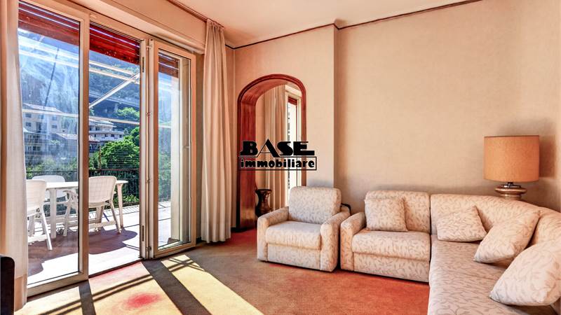 APPARTAMENTO CON SPLENDIDO TERRAZZO VISTA LAGO